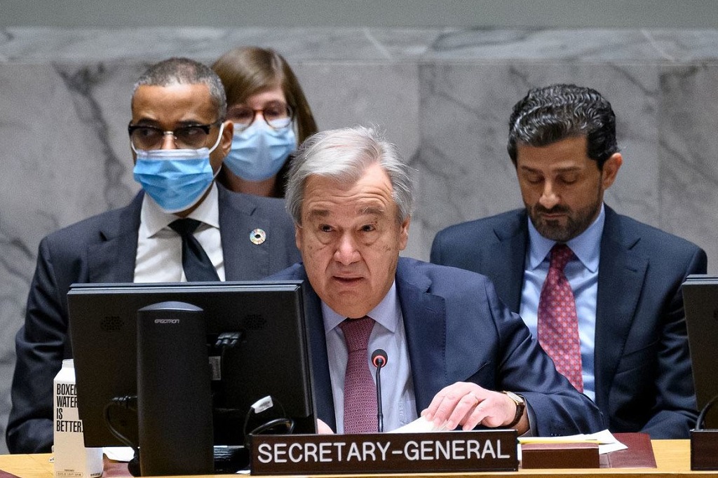 الأمين العام للأمم المتحدة أنطونيو غوتيريش يلقي كلمته خلال الجلسة 